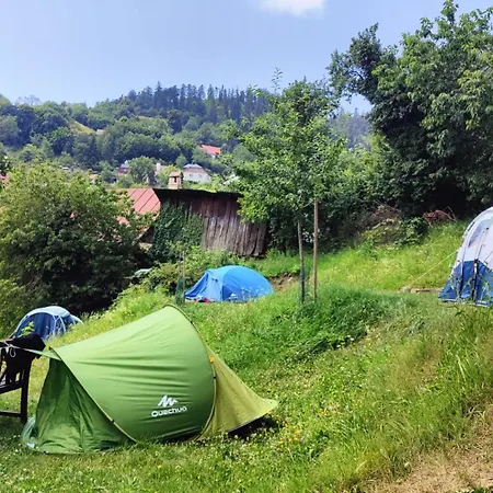 营地 Stanovanie Pod Starym Zamkom - *