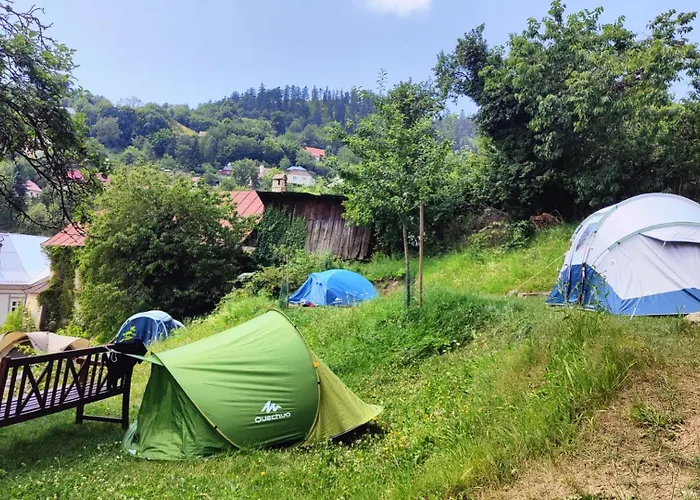 营地 Stanovanie Pod Starym Zamkom - *